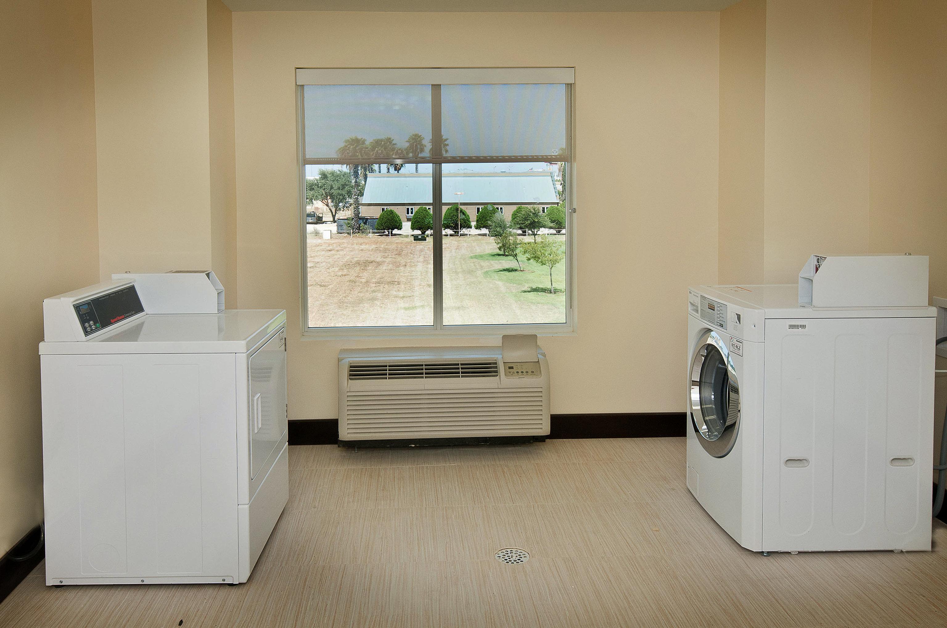 Holiday Inn Express Hotel And Suites Pearsall By Ihg Zewnętrze zdjęcie
