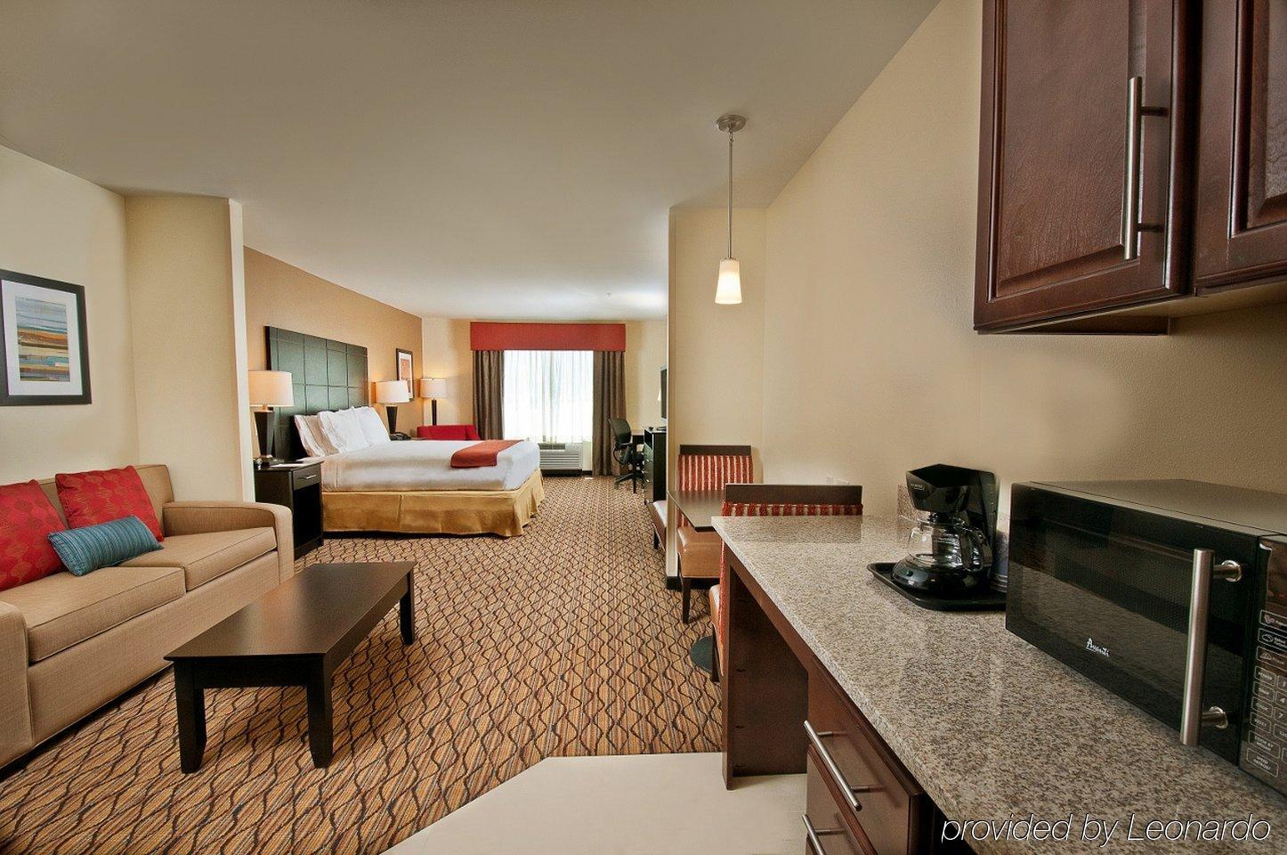Holiday Inn Express Hotel And Suites Pearsall By Ihg Zewnętrze zdjęcie